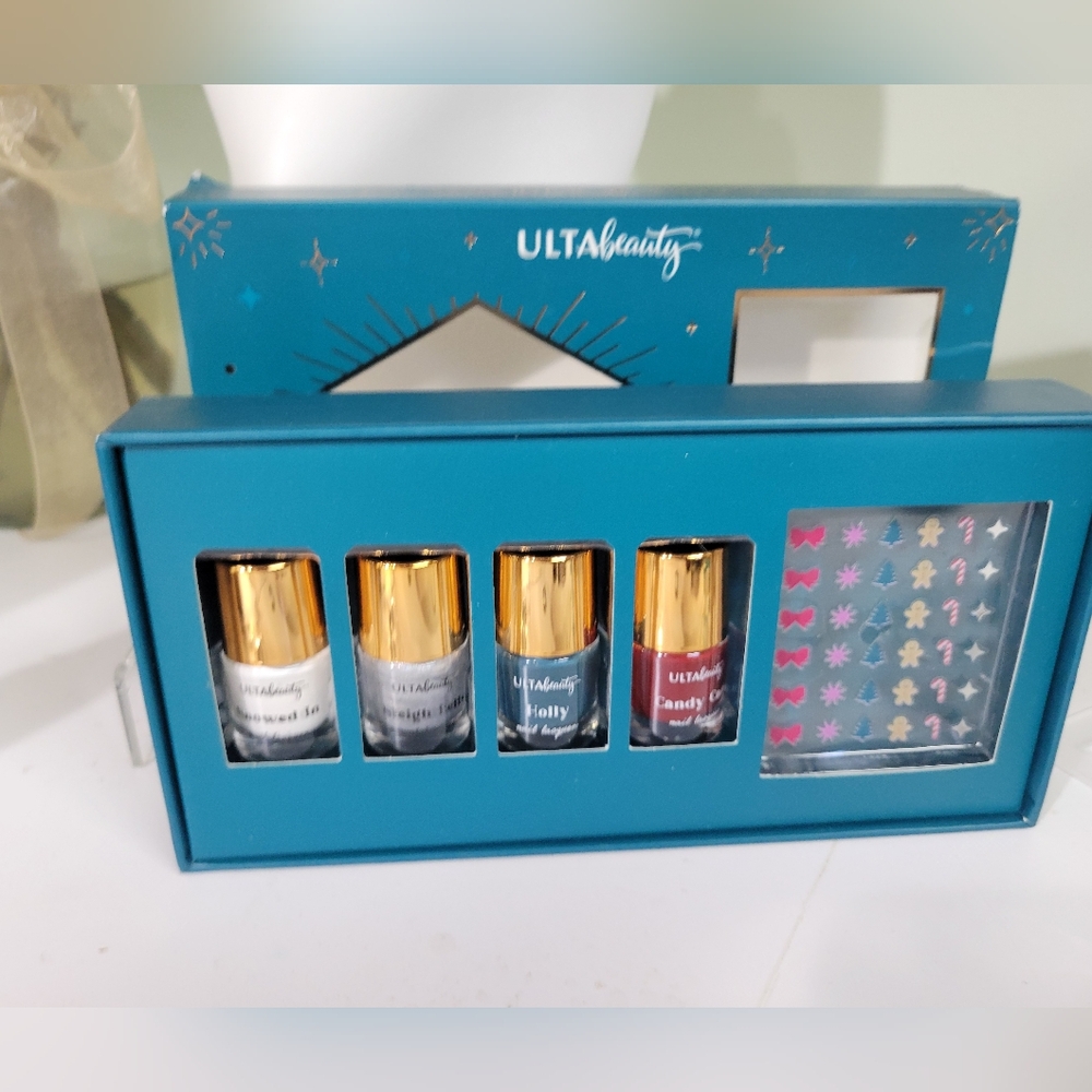NIB Ulta Beauty NAIL SET 4 Colors + Stickers Christmas Theme Colors Stickers
